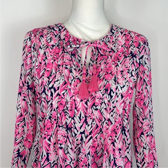 Lily Pulitzer Marilina High Tide Navy Citrus Kiss
Engineered Tunic Top. Size XXS - Picture 5 of 14